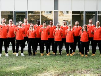 Das Bild zeigt die Mannschaft des Deutschen Boxsport-Verbandes kurz vor ihrer Abreise nach England zur WM.