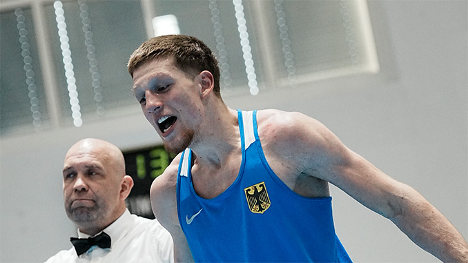 Der deutsche Europameister Alberto Antochi freudestrahlend im Moment der Urteilsverkündung.