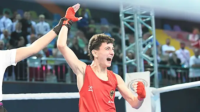 Kevin Castro bei der Urteilsverkündung im Finalkampf der U15 EM